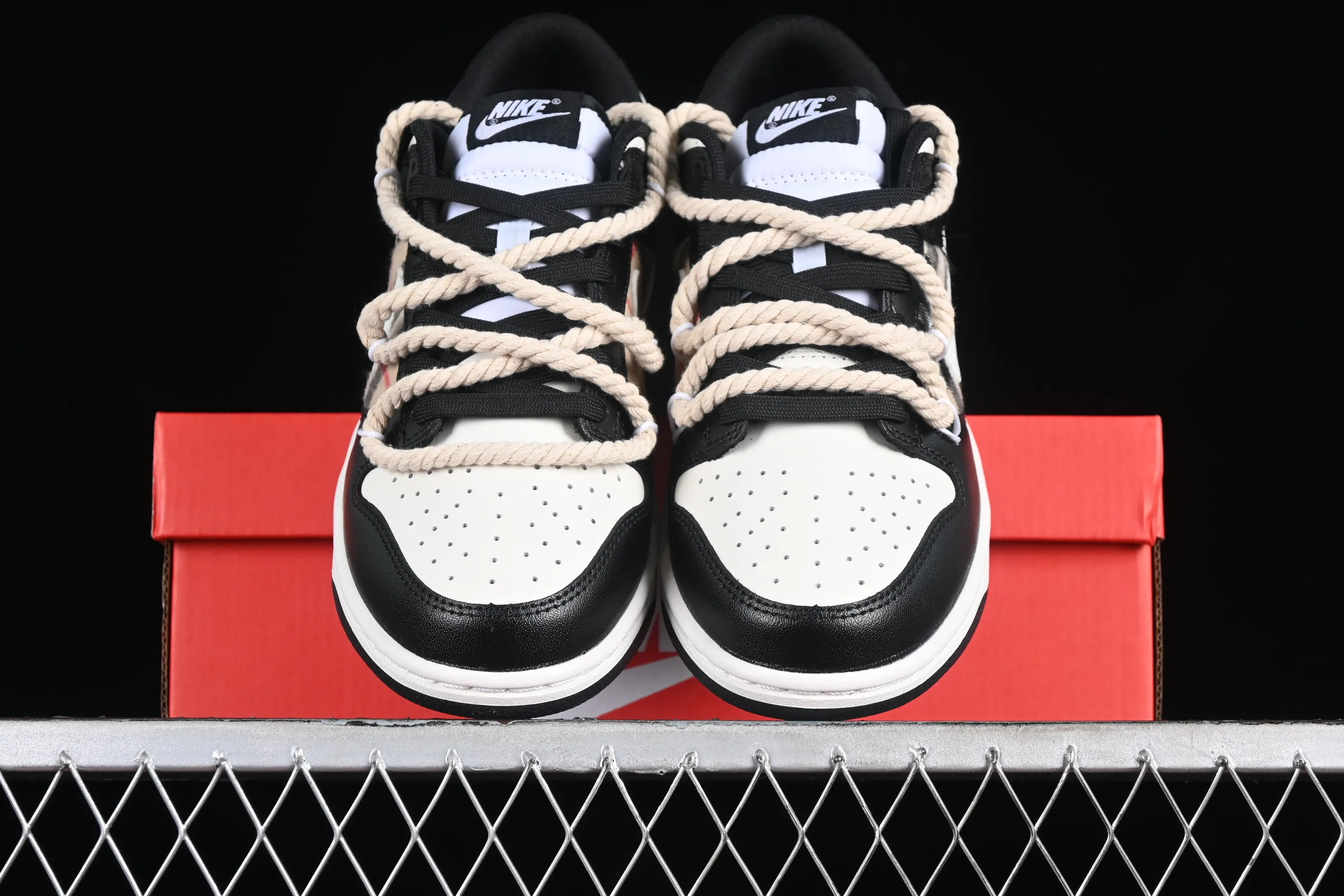 All categories Nk SB Dunk series Nk SB Dunk Low low-top sneakers Nk Dunk Low Fire Heart Scottish distressed panda beige SB deconstructed strap low-top casual sneakers DD1391-100